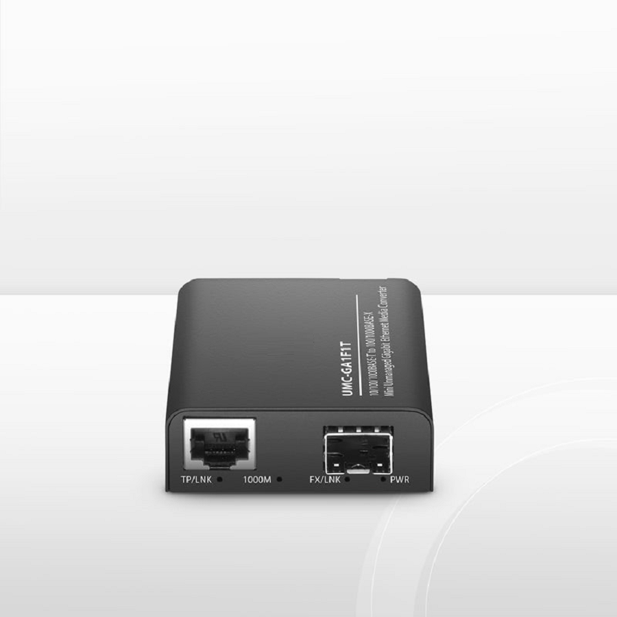 Unmanaged 1x 10/100/1000Base-T RJ45 to 1x 100/1000Base-X SFP Gigabit Ethernet Media Converter, American Plug Standard