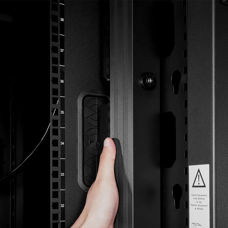 7.36kW Single-Phase 32A/230V Metered Rack PDU, 20 x C13 & 4 x C19 Outlets, IEC309 32A 2P+E Plug, 10ft Cord, 0U Vertical